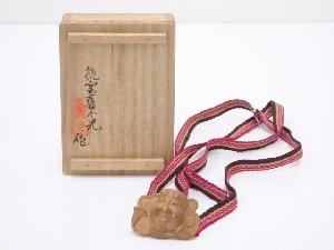 桃雲東光造　木彫不老面帯留
